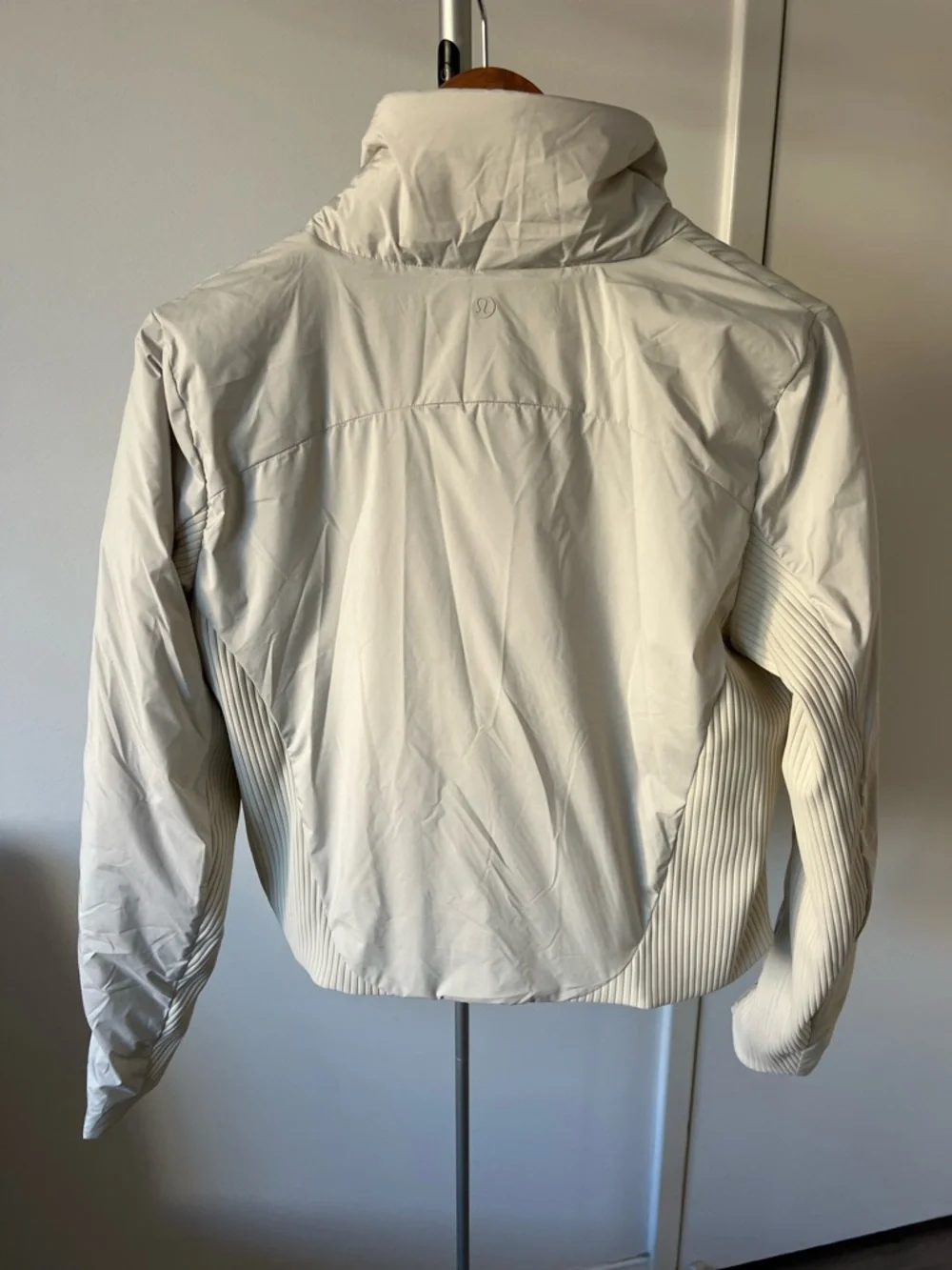 Lululemon Athletica Sleek City Cropped Jacket - Picture 5 of 12